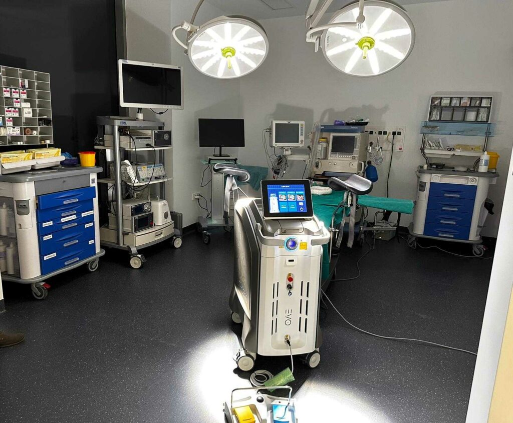 Operaciona sala - Lasersko razbijanje kamena